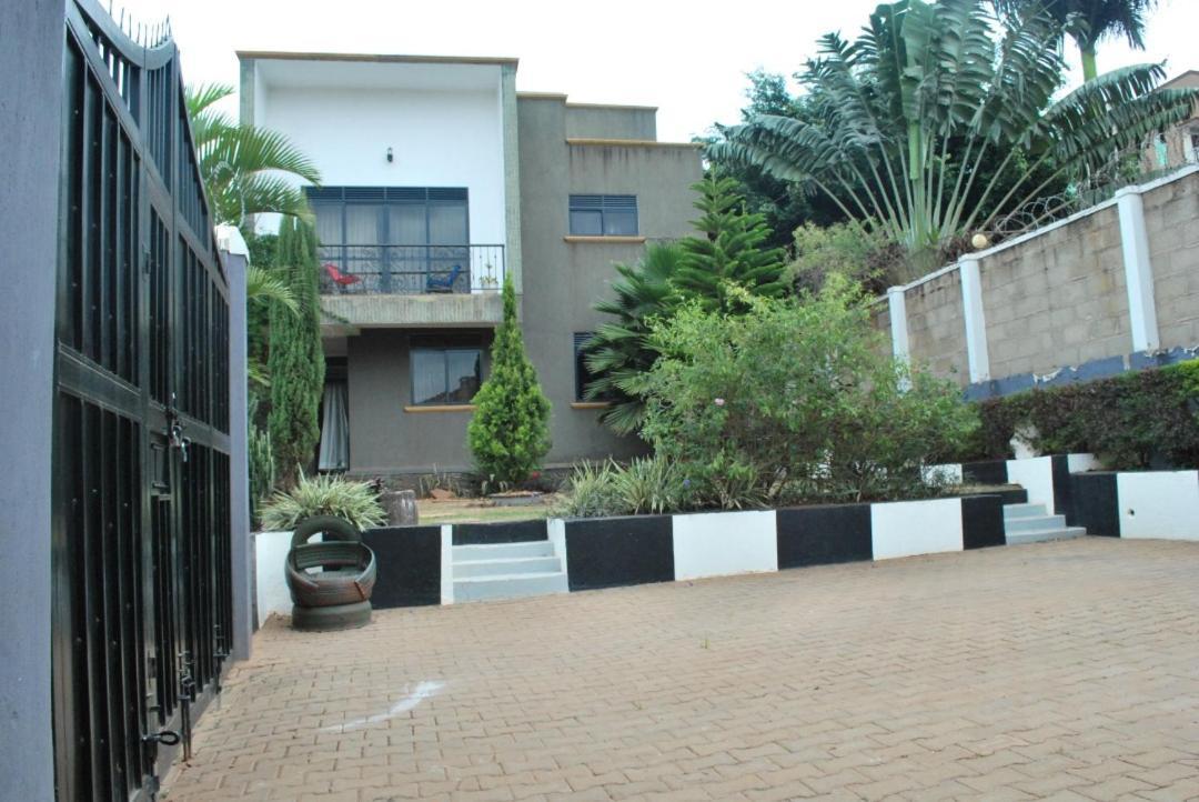 Jacuzzi City Home Kampala Exterior photo